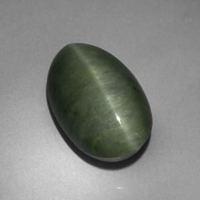 Quartz cat's eye vert naturelle coupe ovale, 5,75 ct, opaque