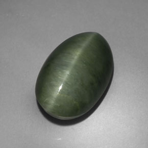 Quartz cat's eye vert naturelle coupe ovale, 5,75 ct, opaque