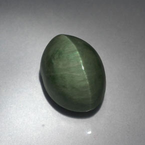 Quartz cat's eye vert naturelle coupe ovale, 5,53 ct, opaque