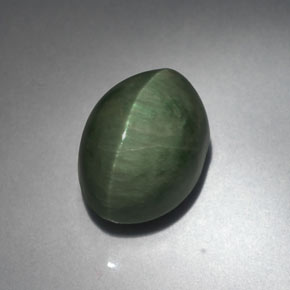 Quartz cat's eye vert naturelle coupe ovale, 5,53 ct, opaque
