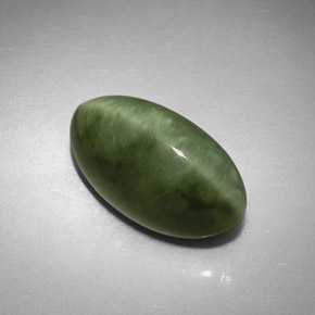 Quartz œil de chat vert naturelle coupe ovale, 4,90 ct, opaque