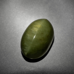 Quartz cat's eye vert naturelle coupe ovale, 10,21 ct, opaque