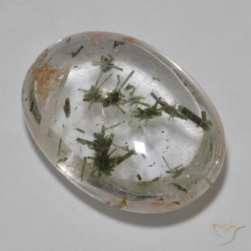 20.92ct Naturel Multicolore Quartz avec hédenbergite, ovale, Transparent