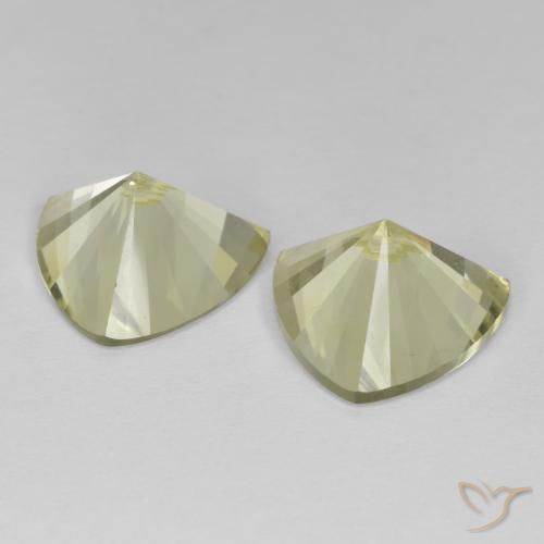 Shop natural 7.74ct Jaune clair Quartz gems, Trillion, from Brésil at GemSelect. In stock, global shipping!
