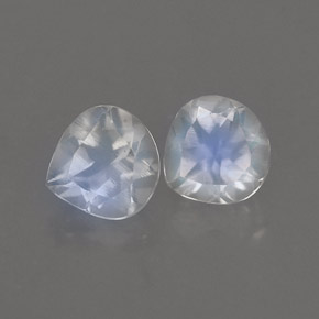 Achetez naturel ct Bleu blanc Pierre de lune arc-en-ciel gems, En forme de poire, En provenance Inde chez GemSelect. En stock, livraison internationale!