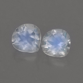 Achetez naturel ct Bleu blanc Pierre de lune arc-en-ciel gems, En forme de poire, En provenance Inde chez GemSelect. En stock, livraison internationale!