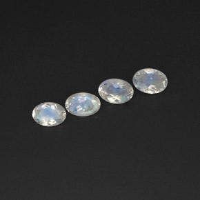 Achetez naturel ct Bleu blanc Pierre de lune arc-en-ciel gems, Coupe ovale, En provenance Sri Lanka (Ceylan) chez GemSelect. En stock, livraison internationale!