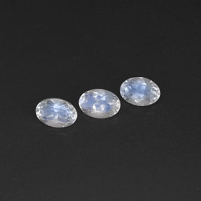 Achetez naturel ct Bleu blanc Pierre de lune arc-en-ciel gems, Coupe ovale, En provenance Sri Lanka (Ceylan) chez GemSelect. En stock, livraison internationale!