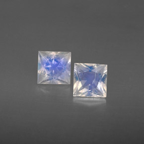 Achetez naturel ct Bleu blanc Pierre de lune arc-en-ciel gems, Carré, En provenance Inde chez GemSelect. En stock, livraison internationale!