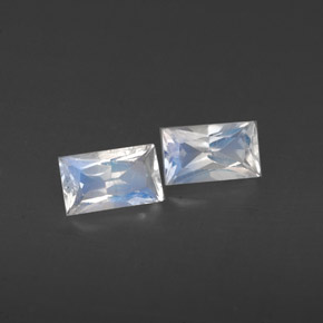 Achetez naturel ct Bleu blanc Pierre de lune arc-en-ciel gems, Baquette, En provenance Inde chez GemSelect. En stock, livraison internationale!