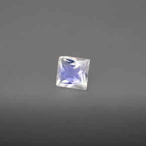 Pierre de lune arc-en-ciel blanc naturelle carré, 0,57 ct, VS