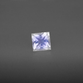 Pierre de lune arc-en-ciel blanc naturelle carré, 0,62 ct, VS