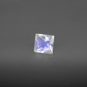 Pierre de lune arc-en-ciel blanc naturelle carré, 0,62 ct, VS