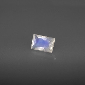 Pierre de lune arc-en-ciel blanc naturelle baguette, 0,64 ct, VS