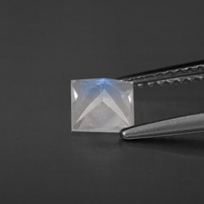 Pierre de lune arc-en-ciel blanc naturelle carré, 0,61 ct, VS