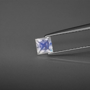 Pierre de lune arc-en-ciel blanc naturelle carré, 0,30 ct, VS