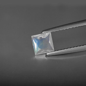 Pierre de lune arc-en-ciel Bleu blanc naturelle Carré, 0.53 ct, VS