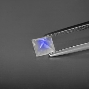 Pierre de lune arc-en-ciel blanc naturelle carré, 0,56 ct, VS