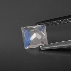 Pierre de lune arc-en-ciel Bleu blanc naturelle Carré, 0.56 ct, VS