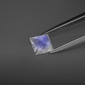 Pierre de lune arc-en-ciel blanc naturelle carré, 0,46 ct, VS