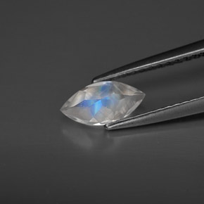 Pierre de lune arc-en-ciel blanc naturelle transparent, 0,55 ct, transparent / translucide