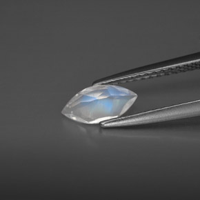 Pierre de lune arc-en-ciel blanc naturelle transparent, 0,47 ct, transparent / translucide