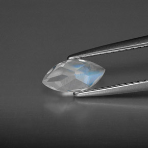 Pierre de lune arc-en-ciel blanc naturelle transparent, 0,59 ct, transparent / translucide