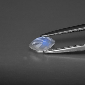 Pierre de lune arc-en-ciel blanc naturelle transparent, 0,28 ct, transparent / translucide