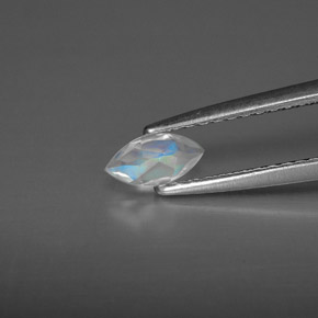 Pierre de lune arc-en-ciel blanc naturelle transparent, 0,24 ct, transparent / translucide