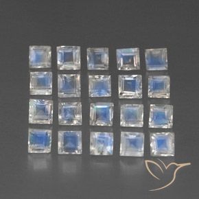 Shop natural 3.62ct Blanc bleuâtre Pierre de lune arc-en-ciel gems, Carré, from Inde at GemSelect. In stock, global shipping!