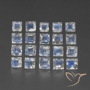 Shop natural 3.27ct Blanc bleuâtre Pierre de lune arc-en-ciel gems, Carré, from Inde at GemSelect. In stock, global shipping!