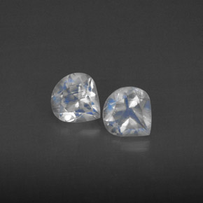 Achetez naturel ct Bleu blanc Pierre de lune arc-en-ciel gems, Transparent, En provenance Inde chez GemSelect. En stock, livraison internationale!