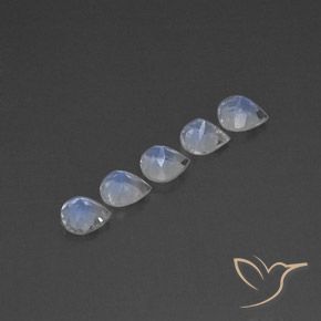 Shop natural 1.86ct Blanc bleuâtre Pierre de lune arc-en-ciel gems, En forme de poire, from Inde at GemSelect. In stock, global shipping!