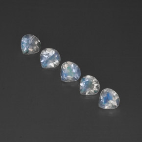 Achetez naturel ct Bleu blanc Pierre de lune arc-en-ciel gems, Transparent, En provenance Inde chez GemSelect. En stock, livraison internationale!