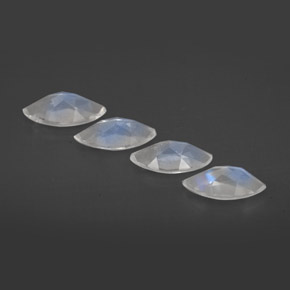 Achetez naturel ct Bleu blanc Pierre de lune arc-en-ciel gems, Transparent, En provenance Inde chez GemSelect. En stock, livraison internationale!