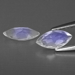 Achetez naturel ct Bleu blanc Pierre de lune arc-en-ciel gems, Transparent, En provenance Inde chez GemSelect. En stock, livraison internationale!