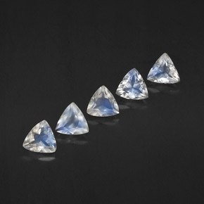 Achetez naturel ct Bleu blanc Pierre de lune arc-en-ciel gems, Transparent, En provenance Inde chez GemSelect. En stock, livraison internationale!