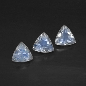 Achetez naturel ct Bleu blanc Pierre de lune arc-en-ciel gems, Transparent, En provenance Inde chez GemSelect. En stock, livraison internationale!