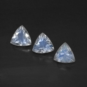 Achetez naturel ct Bleu blanc Pierre de lune arc-en-ciel gems, Transparent, En provenance Inde chez GemSelect. En stock, livraison internationale!