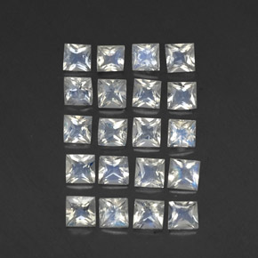 Achetez naturel 2.47ct Blanc bleuâtre Pierre de lune arc-en-ciel gems, Carré, En provenance Inde chez GemSelect. En stock, livraison internationale!