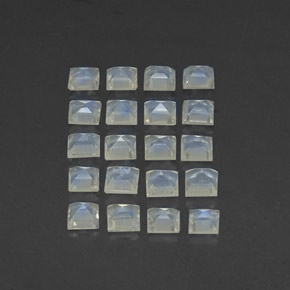 Achetez naturel 2.60ct Blanc bleuâtre Pierre de lune arc-en-ciel gems, Carré, En provenance Inde chez GemSelect. En stock, livraison internationale!