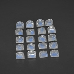 Achetez naturel 3.09ct Blanc bleuâtre Pierre de lune arc-en-ciel gems, Carré, En provenance Inde chez GemSelect. En stock, livraison internationale!
