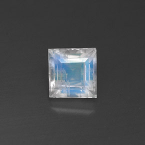 Pierre de lune arc-en-ciel blanc naturelle carré, 0,77 ct, transparent
