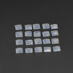 Achetez naturel 2.48ct Blanc bleuâtre Pierre de lune arc-en-ciel gems, Carré, En provenance Sri Lanka chez GemSelect. En stock, livraison internationale!