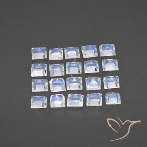 Shop natural 2.63ct Blanc bleuâtre Pierre de lune arc-en-ciel gems, Carré, from Inde at GemSelect. In stock, global shipping!