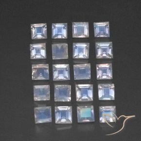 Shop natural 3.10ct Blanc bleuâtre Pierre de lune arc-en-ciel gems, Carré, from Inde at GemSelect. In stock, global shipping!
