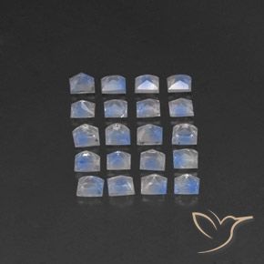 Shop natural 2.76ct Blanc bleuâtre Pierre de lune arc-en-ciel gems, Carré, from Inde at GemSelect. In stock, global shipping!