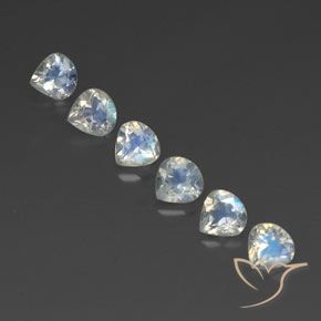 Achetez naturel 2.30ct Blanc bleuâtre Pierre de lune arc-en-ciel gems, En forme de poire, En provenance Sri Lanka chez GemSelect. En stock, livraison internationale!