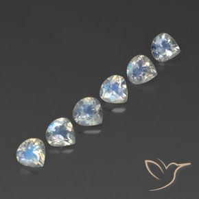 Achetez naturel 2.30ct Blanc bleuâtre Pierre de lune arc-en-ciel gems, En forme de poire, En provenance Sri Lanka chez GemSelect. En stock, livraison internationale!