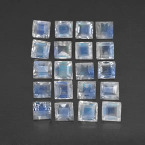 Achetez naturel 3.28ct Blanc bleuâtre Pierre de lune arc-en-ciel gems, Carré, En provenance Inde chez GemSelect. En stock, livraison internationale!